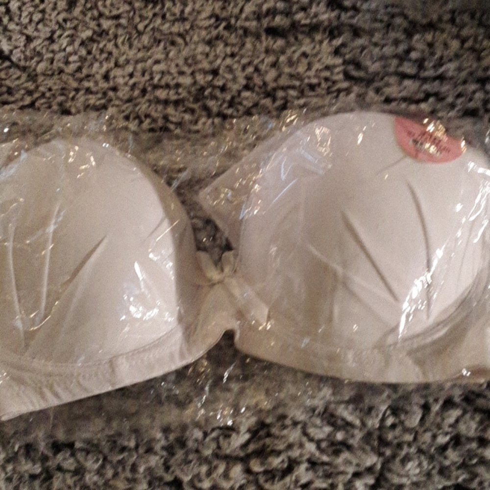 4 Bras - Picture 3 of 3